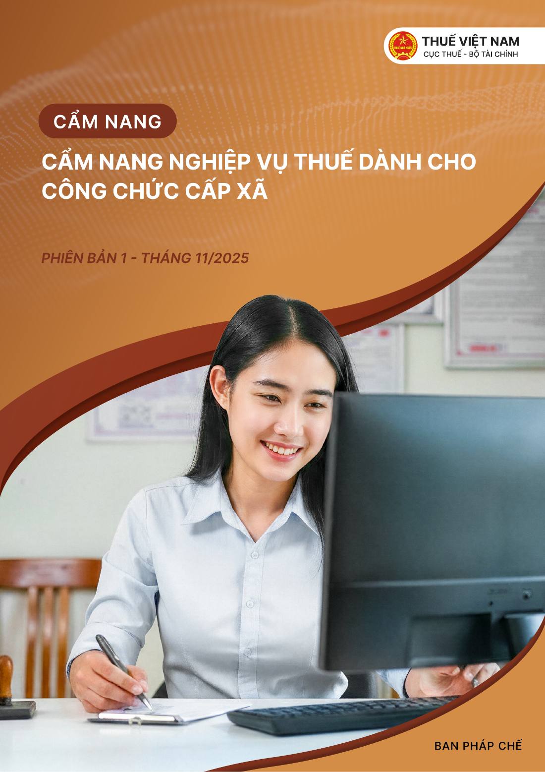 Bìa Cẩm nang thuế cho công chức cấp xã